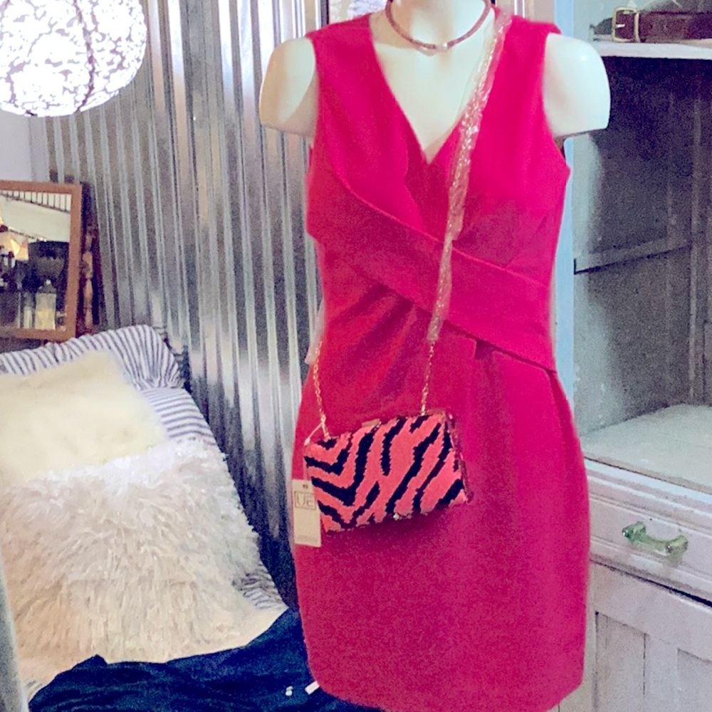 Elegant Tahari. Pink sleeveless. Cocktail dress. 
Very pretty on classic and fun